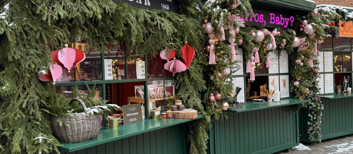 Сувенирные лавки в Новой Голландии в Санкт-Петербурге