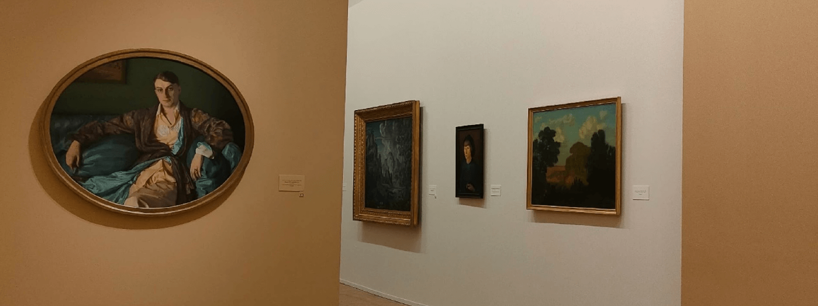 Корпус Бенуа внутри: светлые музейные залы, классическая архитектура интерьеров и экспозиционные пространства Русского музея