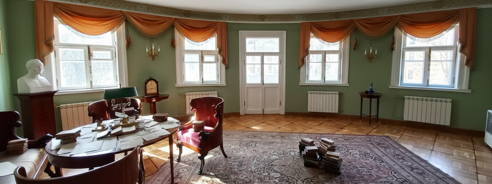 Кабинет Пушкина на даче в Царском Селе - мемориальная комната с письменным столом и интерьером XIX века