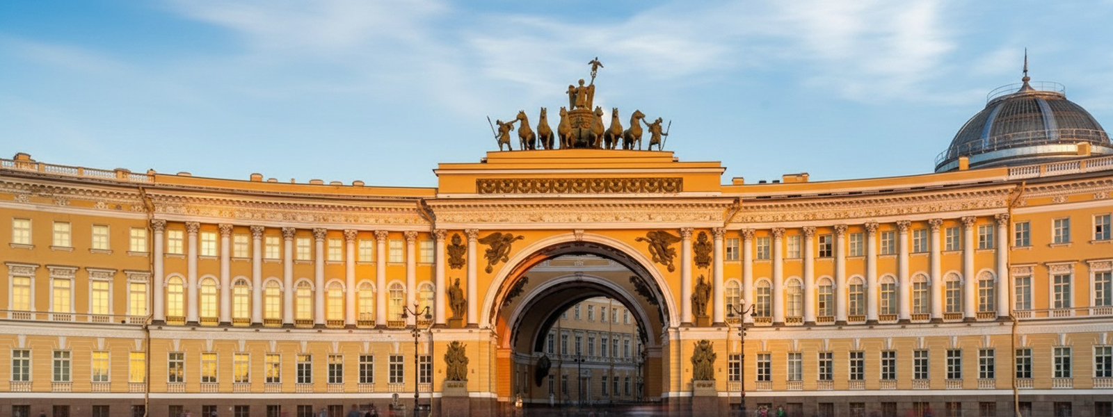 Главный штаб на Дворцовой площади — южная сторона площади и Триумфальная арка