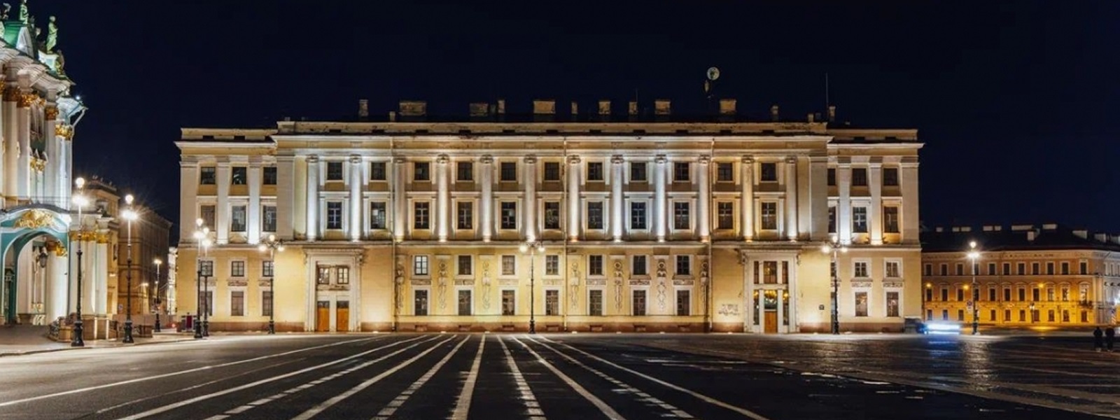 Штаб Гвардейского корпуса на Дворцовой площади — восточная часть архитектурного ансамбля