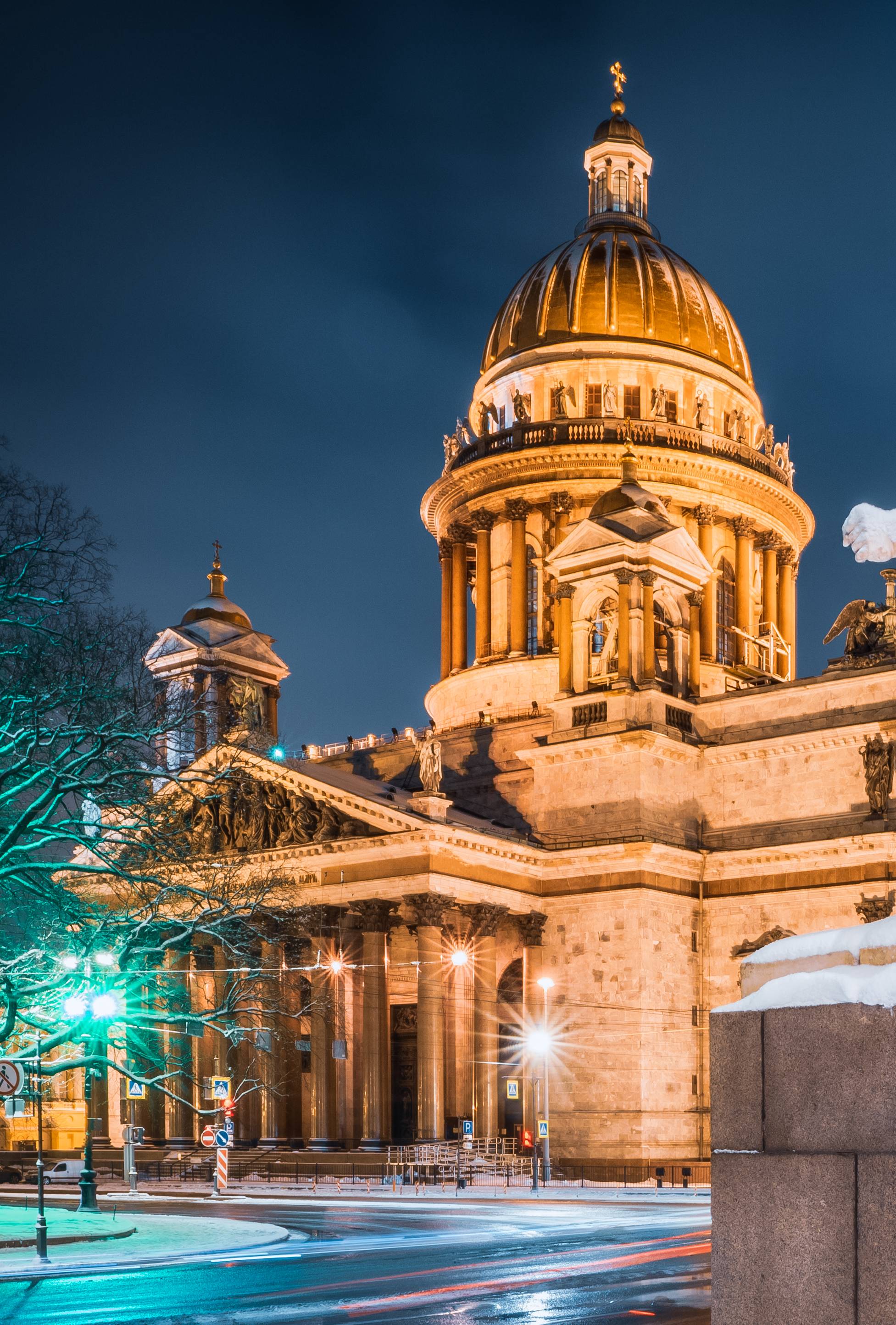 Исаакиевский собор вечером