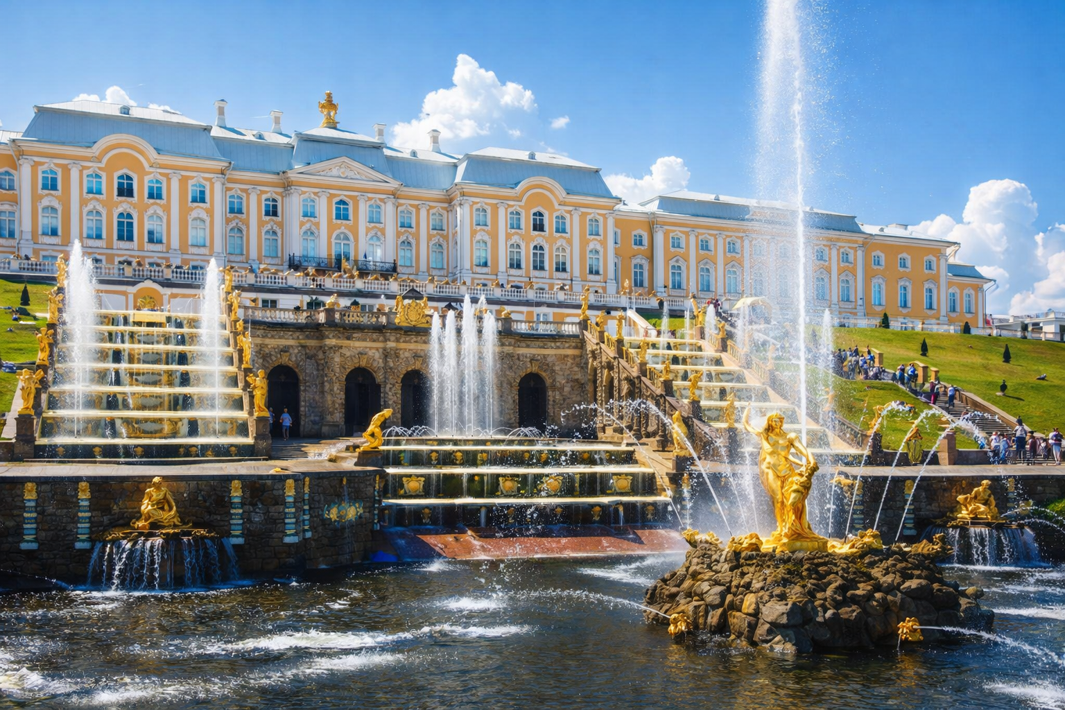 Большой каскад и фонтан Самсон в Петергофе