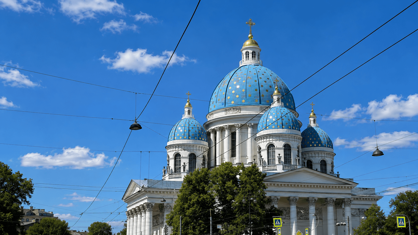 Троицкий собор летом в Санкт-Петербурге