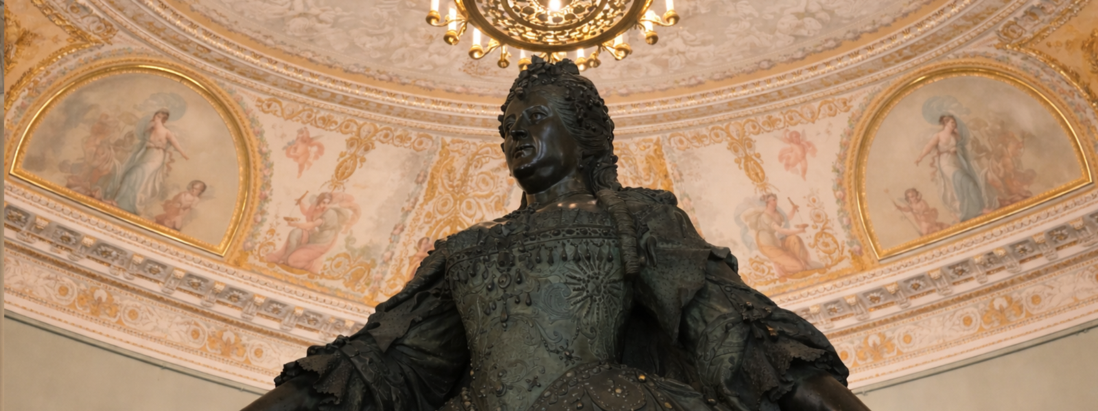 Скульптура «Анна Иоанновна с арапчонком» в Русском музее