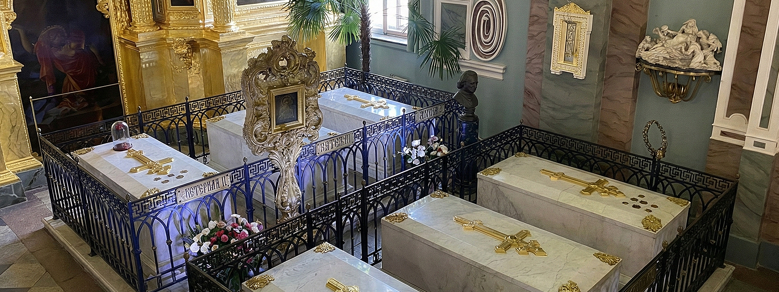 Усыпальница Романовых в Петропавловском соборе: саркофаги императорской династии и мемориальный интерьер