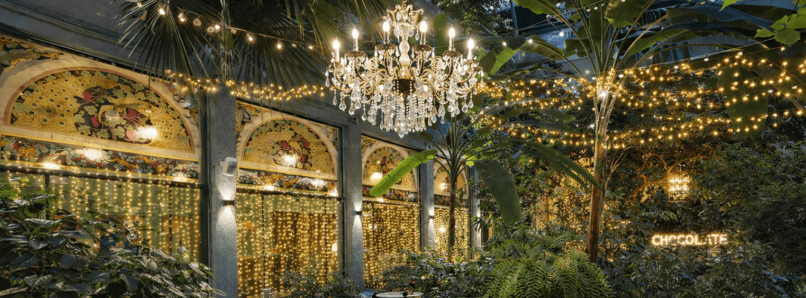 Кофейня Chocolate Bar Secret Garden в оранжерее ДК им. Ленсовета: тропическая зелень, пальмы и уютные столики