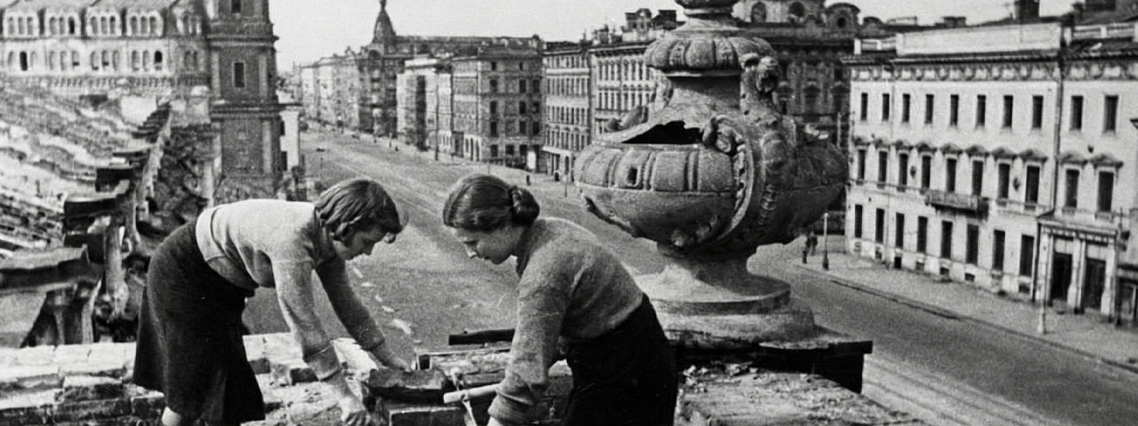 Реставрация зданий Ленинграда после блокады: восстановление города, разбор завалов и возвращение к мирной жизни