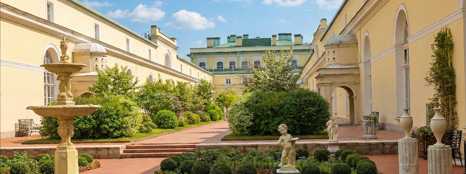 Висячий сад Малого Эрмитажа: сад на уровне второго этажа между павильонами