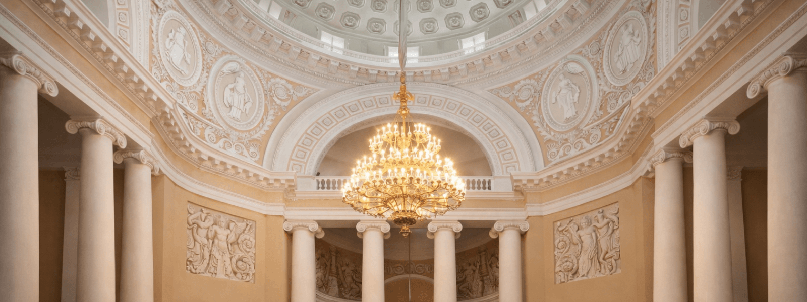 Купольный зал Таврического дворца: восьмиугольный зал с росписями и светом из купола