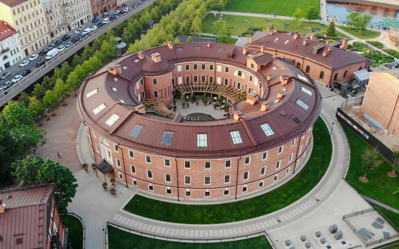 Здание «Бутылка» в Новой Голландии, Санкт-Петербург