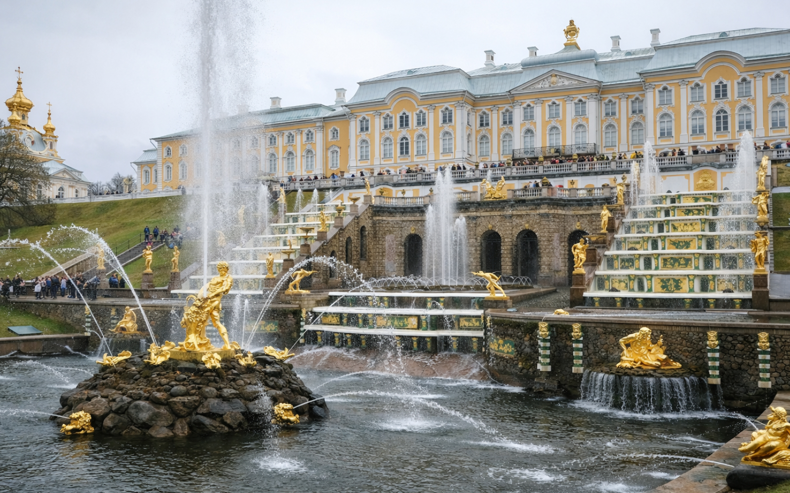 Большой каскад фонтанов в Петергофе