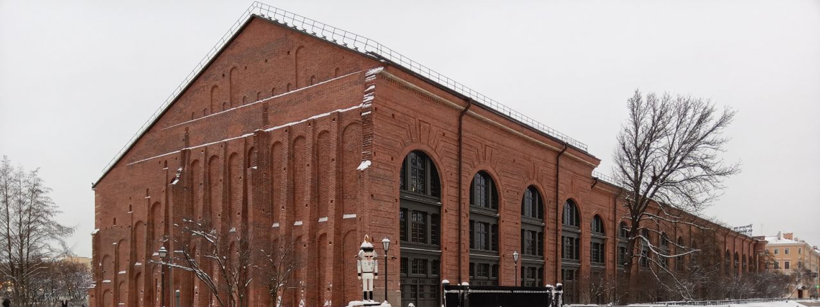 Малая Голландия рядом с Центральным военно-морским музеем: прогулочная зона и вид на остров