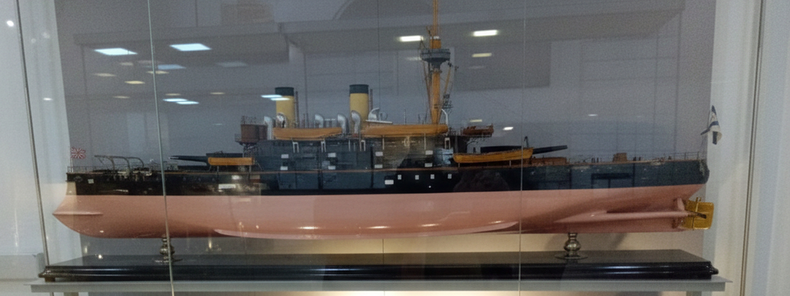 Модель корабля XX века в Центральном военно-морском музее Санкт-Петербурга: детализированный макет судна