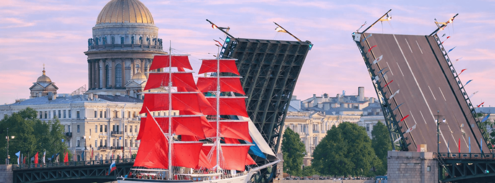 Алые паруса в Санкт-Петербурге во время белых ночей