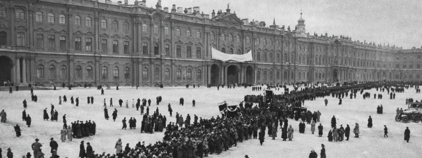 Зимний дворец в 1917 году — исторический вид дворца в период революционных событий