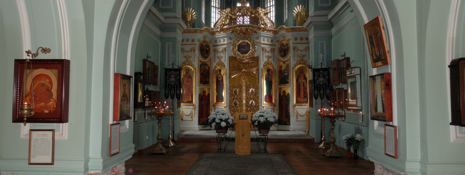 Иконостас Знаменской церкви в Пушкине - интерьер храма и декоративное убранство