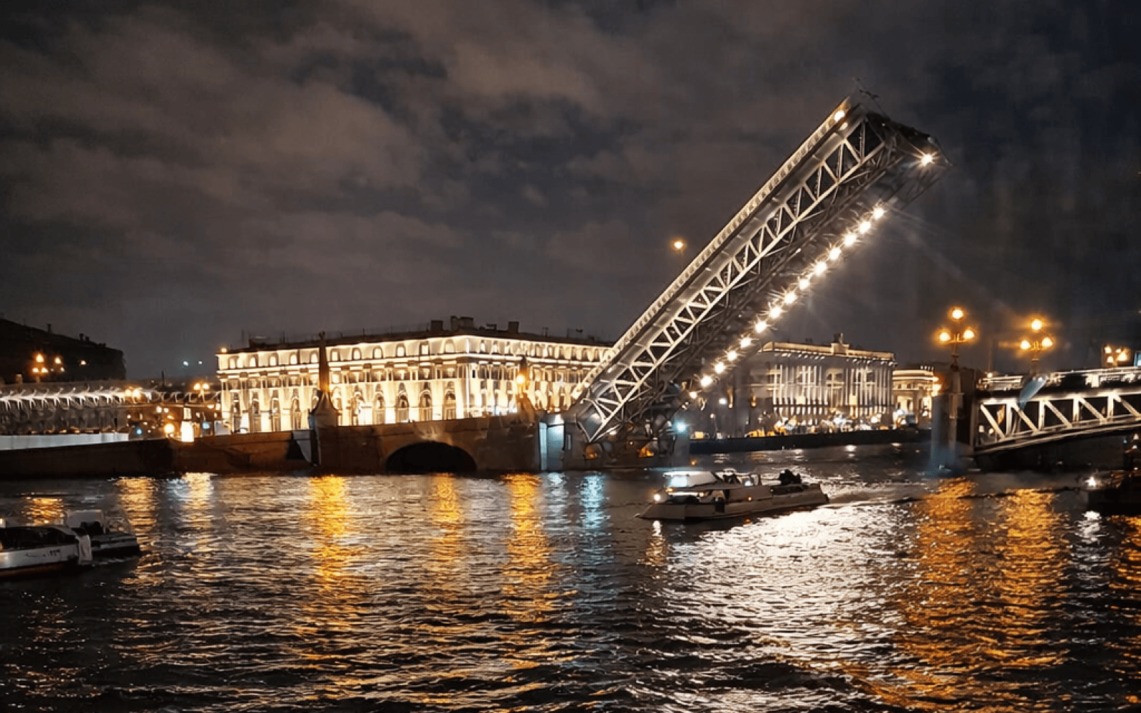 Разводные мосты Санкт-Петербурга фото туристов