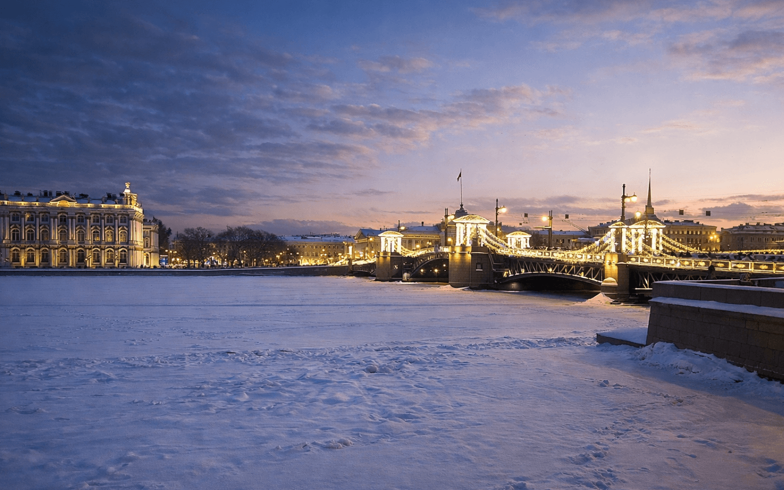 Водная экскурсия по мостам Санкт-Петербурга