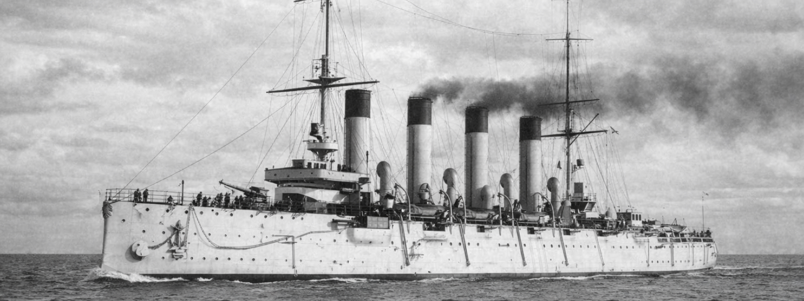 Крейсер «Аврора» на испытаниях 14 июня 1903 года: корабль на воде во время ходовых проверок