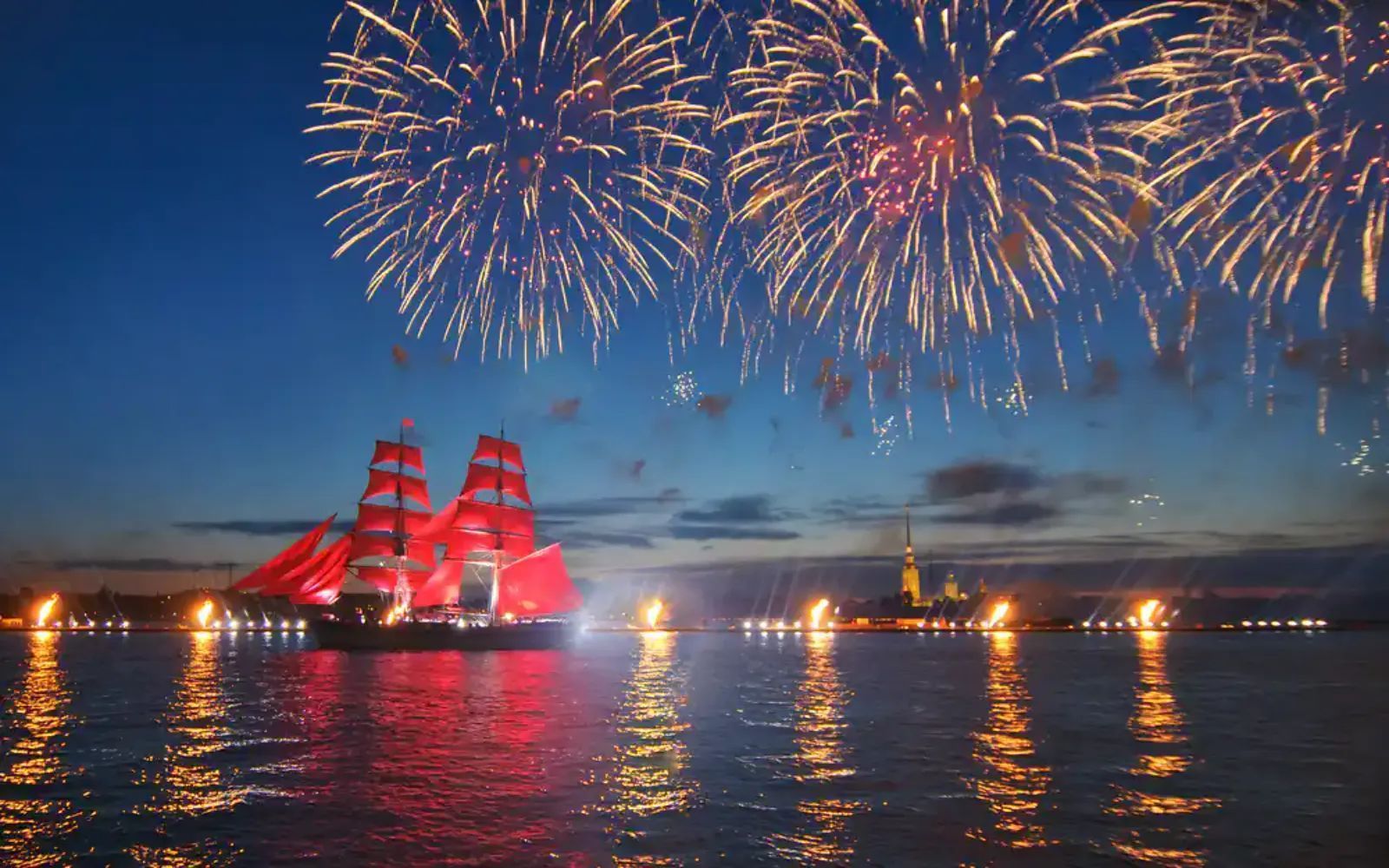 Салют во время Алых парусов с проходов Брига