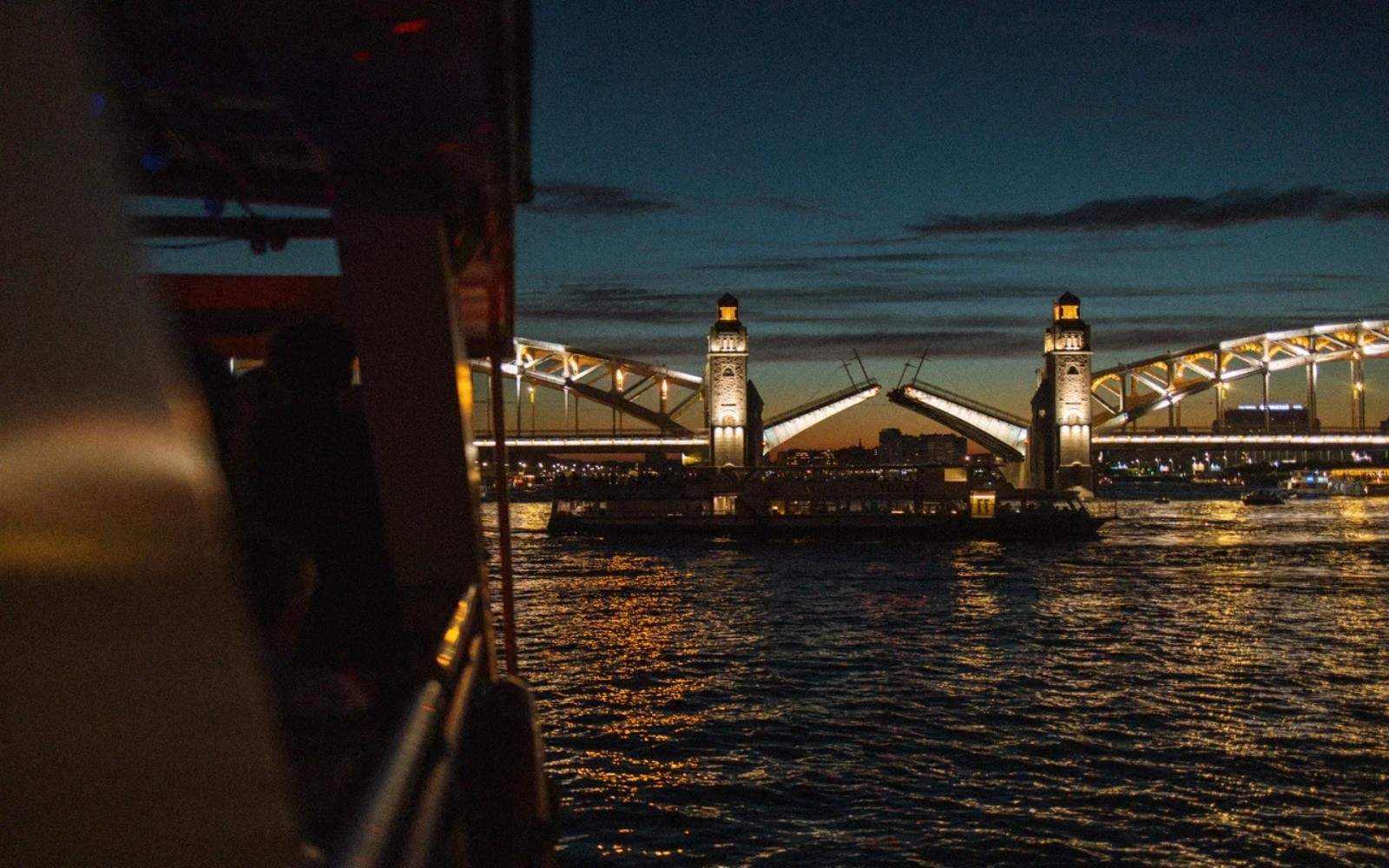 Ночная дискотека на теплоходе «Duck-a-Dance»