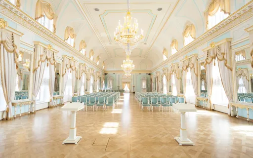 Константиновский дворец