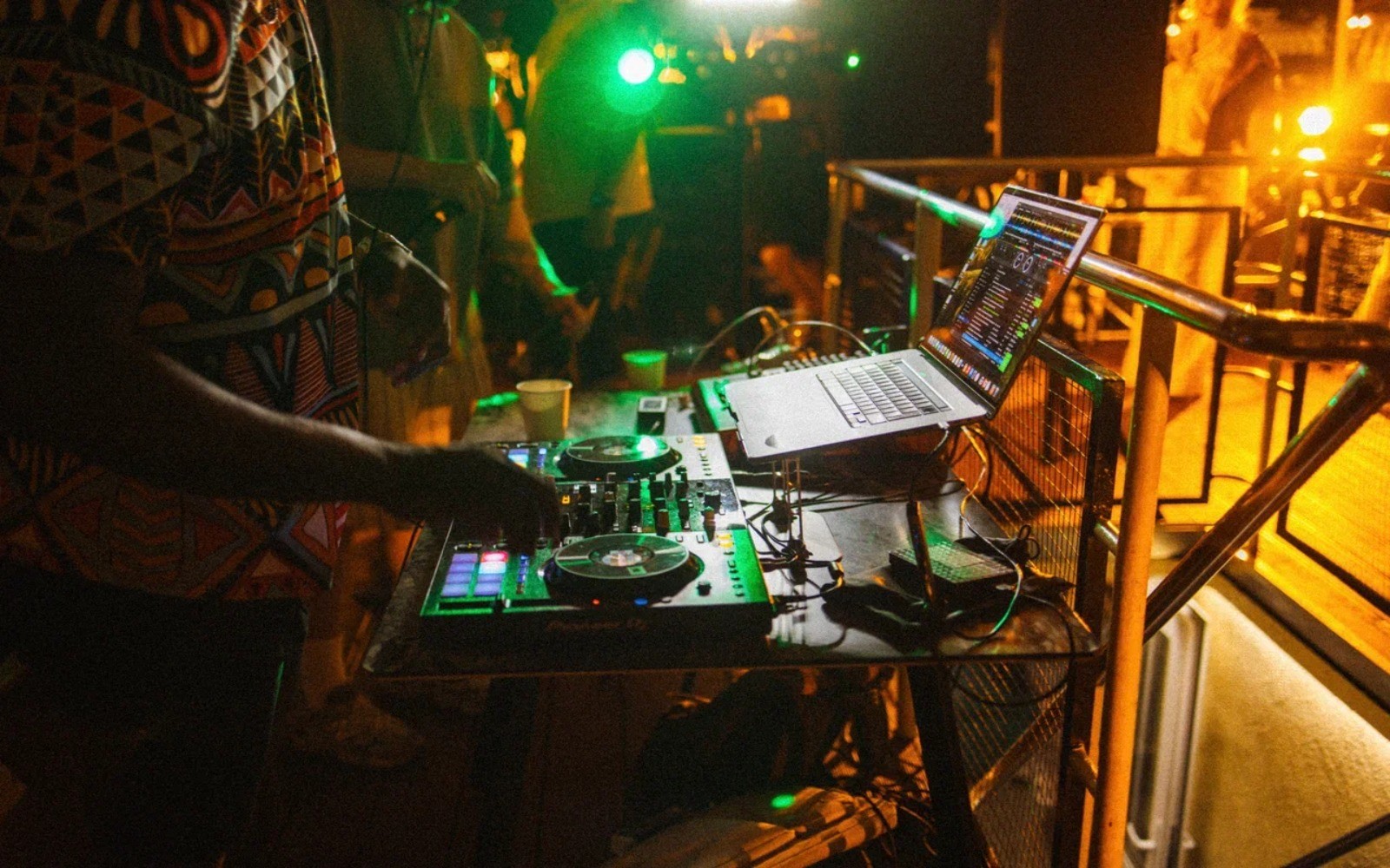 Ночная дискотека на теплоходе «Duck-a-Dance»