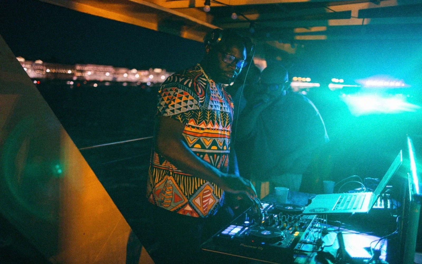 Ночная дискотека на теплоходе «Duck-a-Dance»