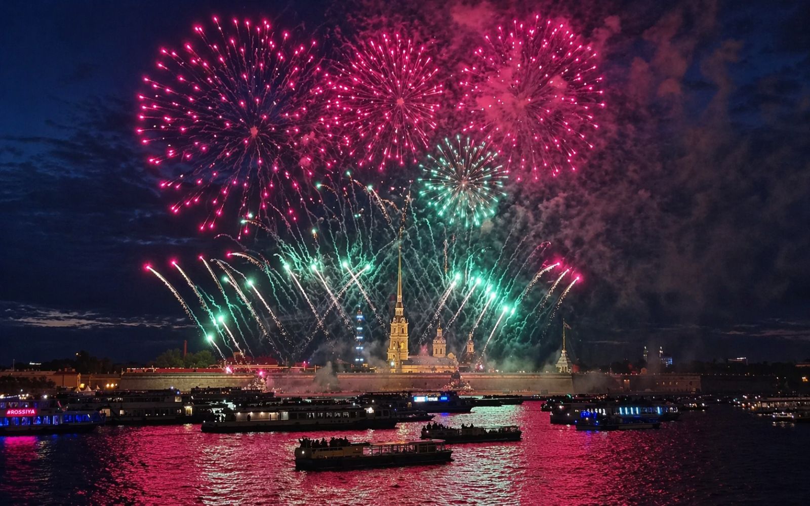 9 мая - вид с теплохода на Петропавловскую крепость