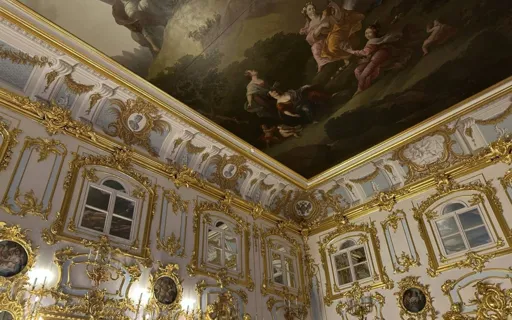 Танцевальный (Купеческий) зал в Петергофе