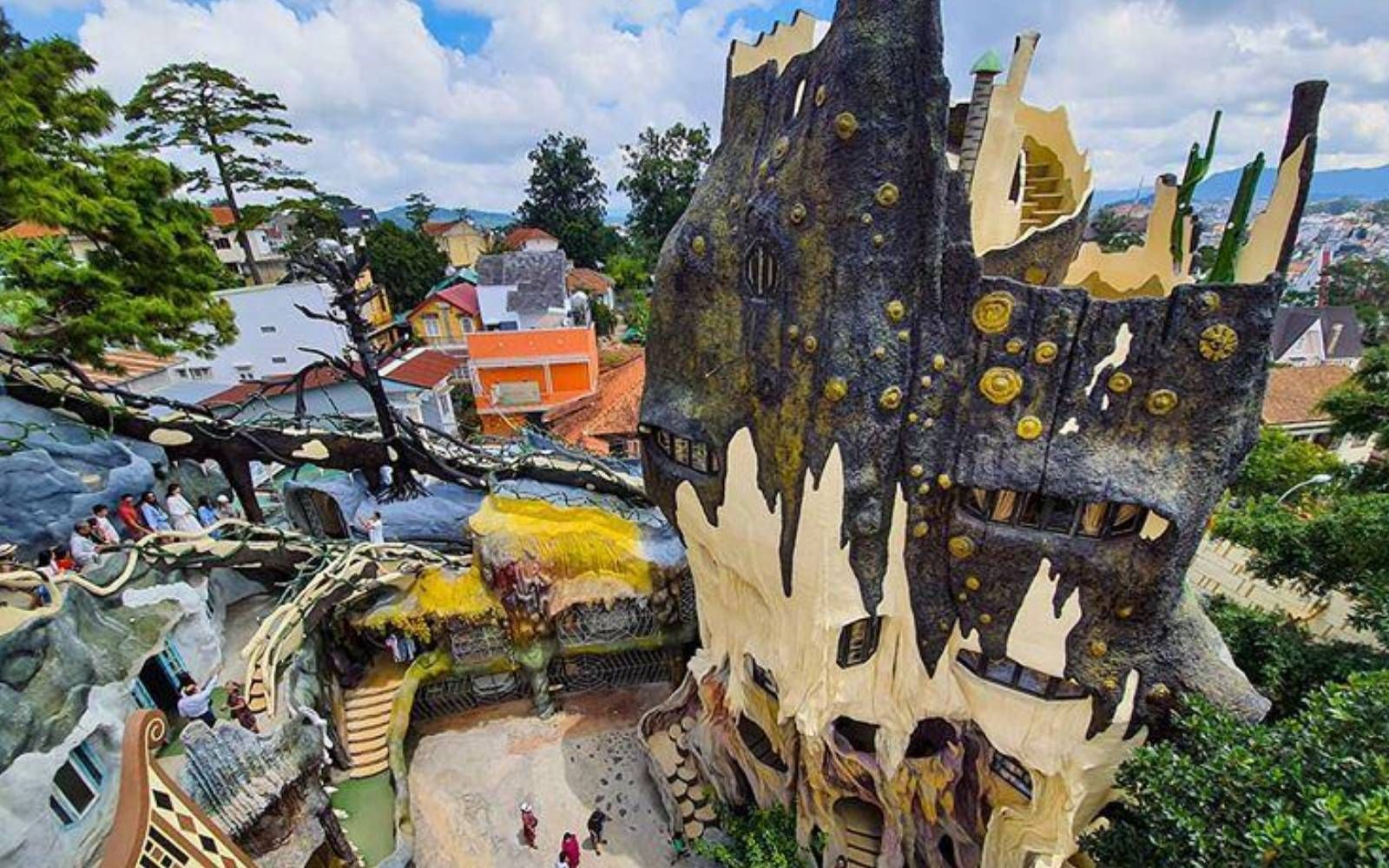 Crazy House (Hang Nga Guesthouse) в Далате