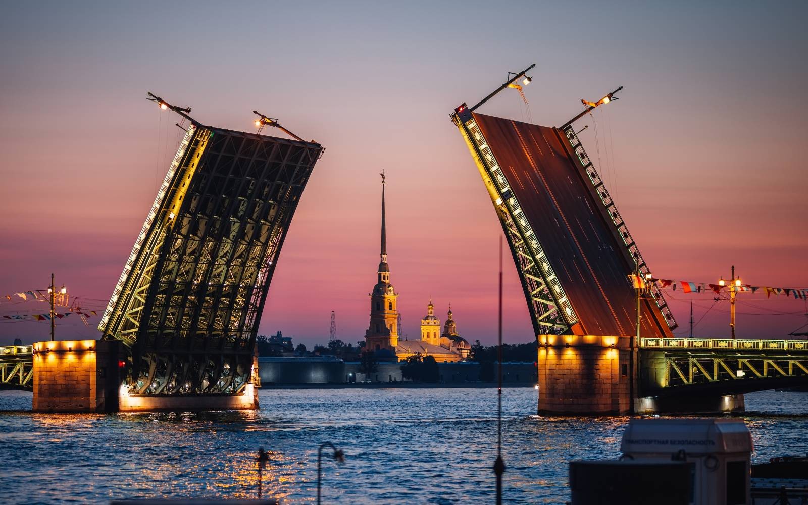 Развод мостов на неве