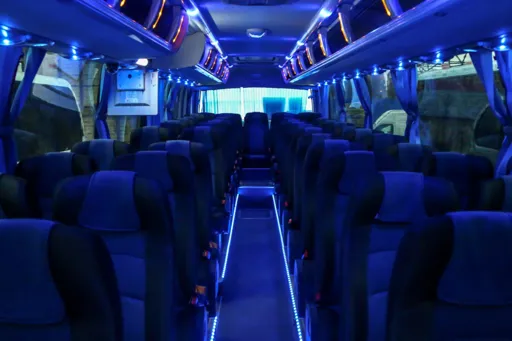 Салон большого автобуса в Петербурге