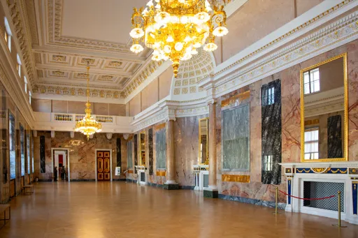 Михайловский замок (вид внутри)