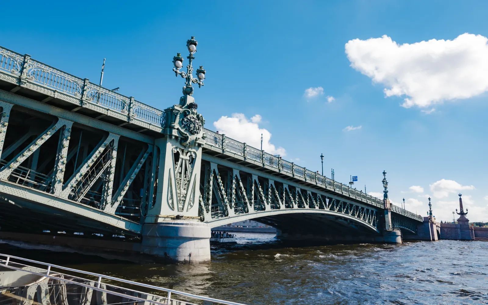 Вид с теплохода на экскурсии 