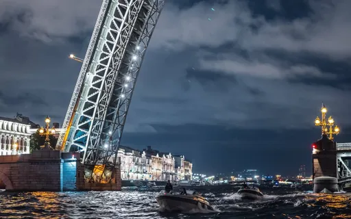 Ночной развод мостов в  Питере