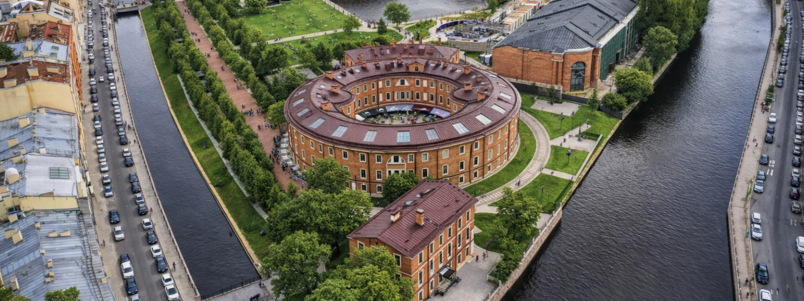 Новая Голландия в Санкт-Петербурге — вид сверху на остров