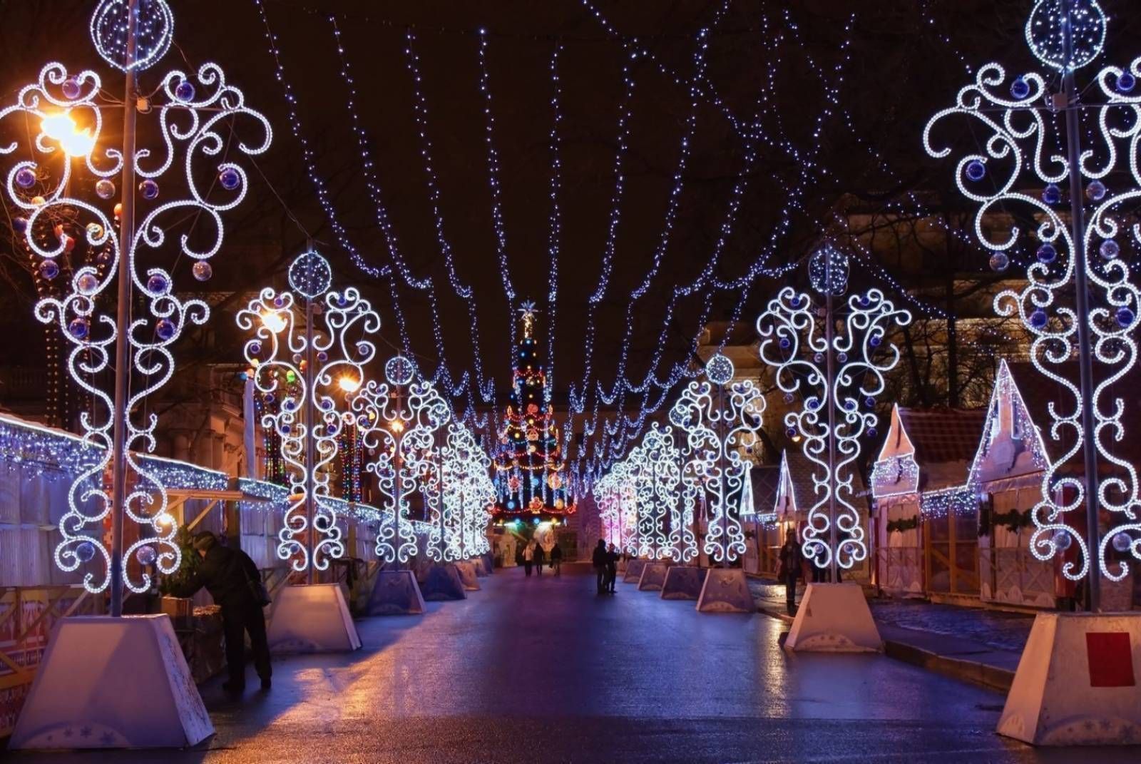 ОГНИ НОВОГОДНЕГО ПЕТЕРБУРГА