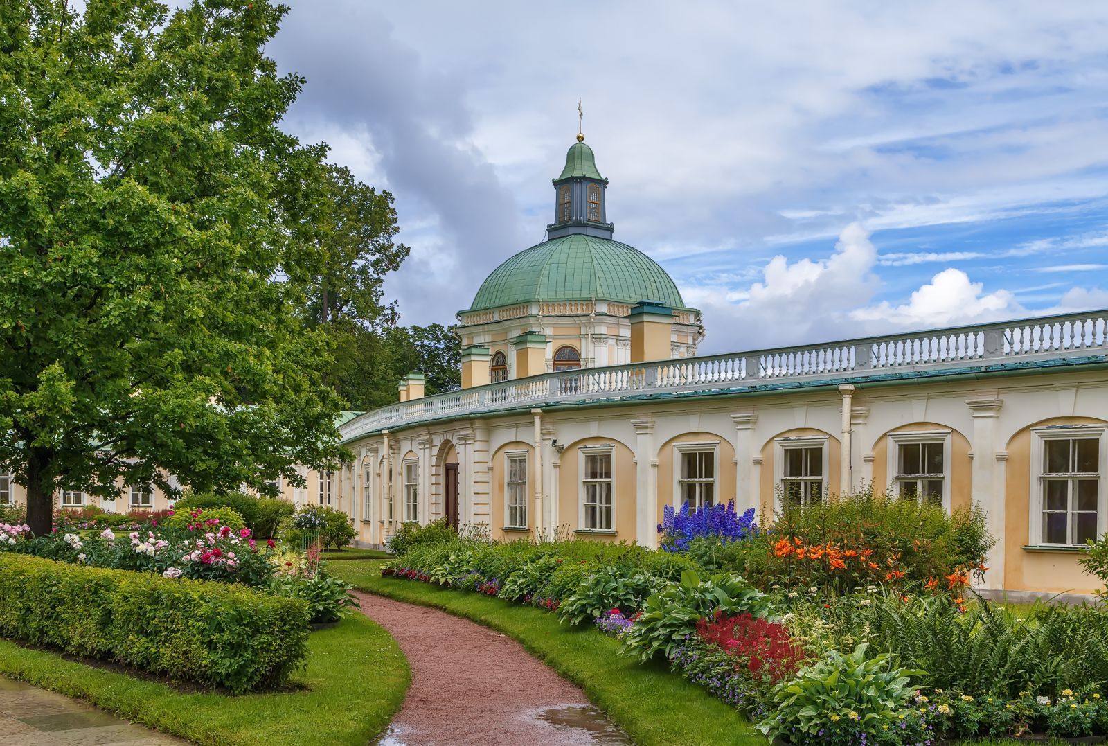 ОРАНИЕНБАУМ (МЕНШИКОВСКИЙ И КИТАЙСКИЙ ДВОРЦЫ)