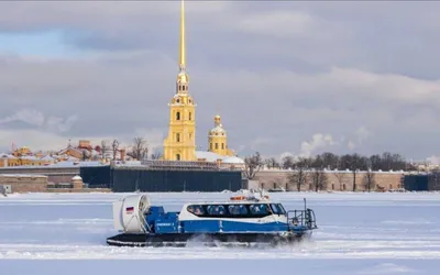 Лёд и Небо: Зимняя прогулка на воздушной подушке.