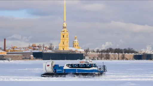 Зимняя прогулка по Неве (СВП)