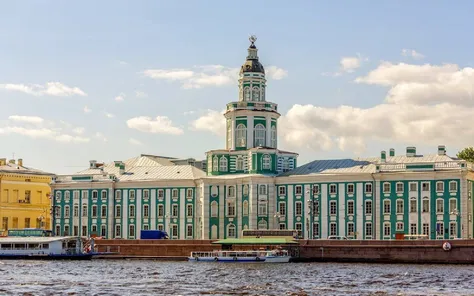 От парадной Невы к диковинкам Петра: автобусная экскурсия с посещением Кунсткамеры