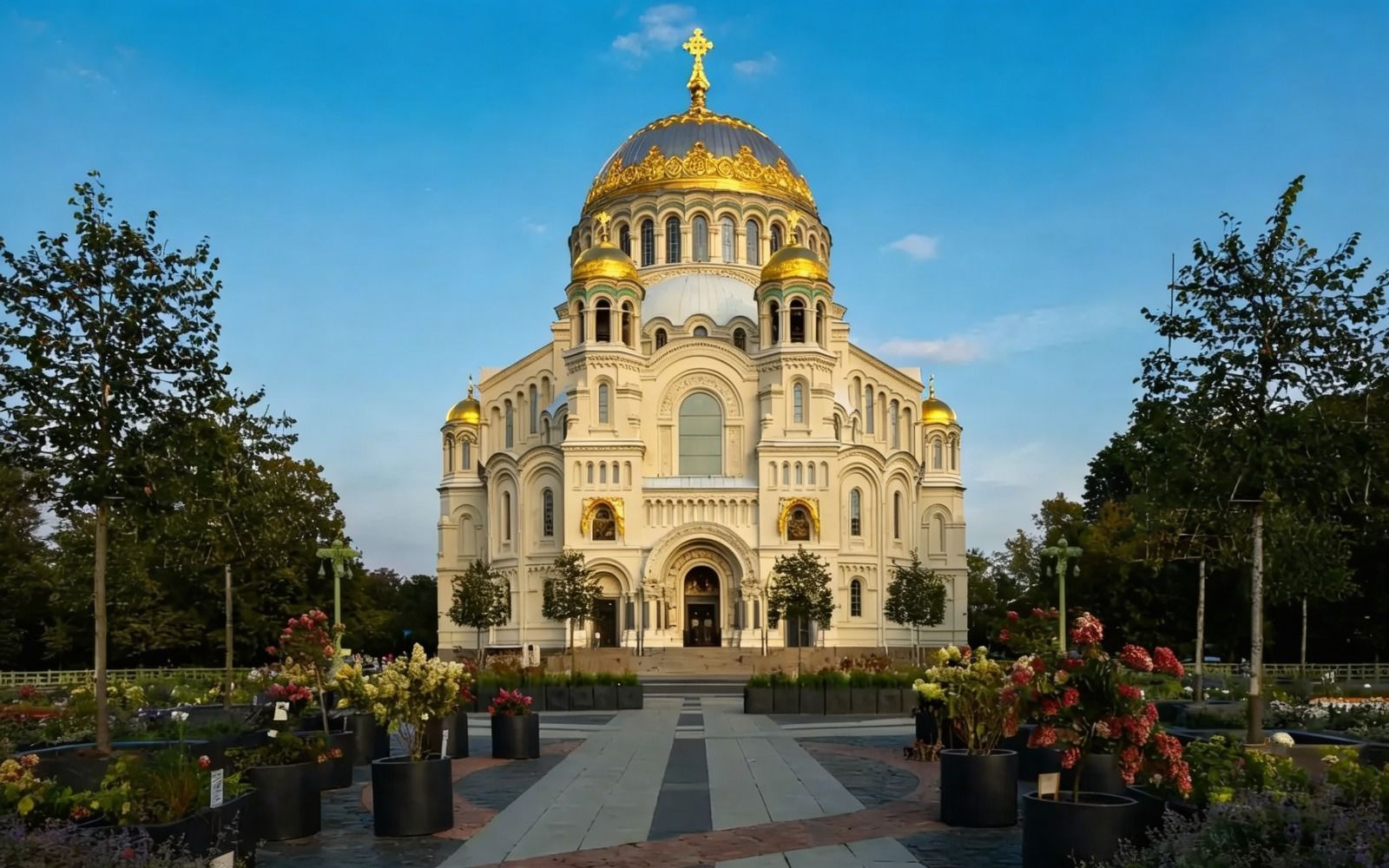 Экскурсия в Петергоф и Кронштадт за 1 день